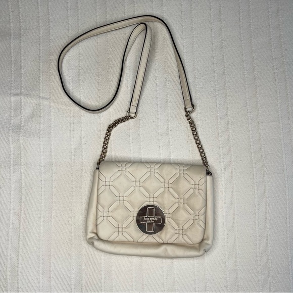 KATE SPADE Aster Court Naomi Crossbody Bag White Quilted Red Interior